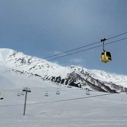 800px-Gulmarg_gondola_20200529130024